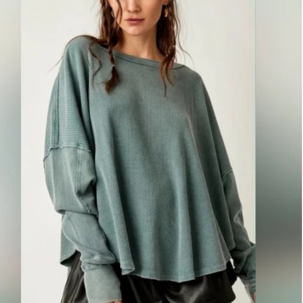 Free People M Microphone Drop oversized, green thermal top.